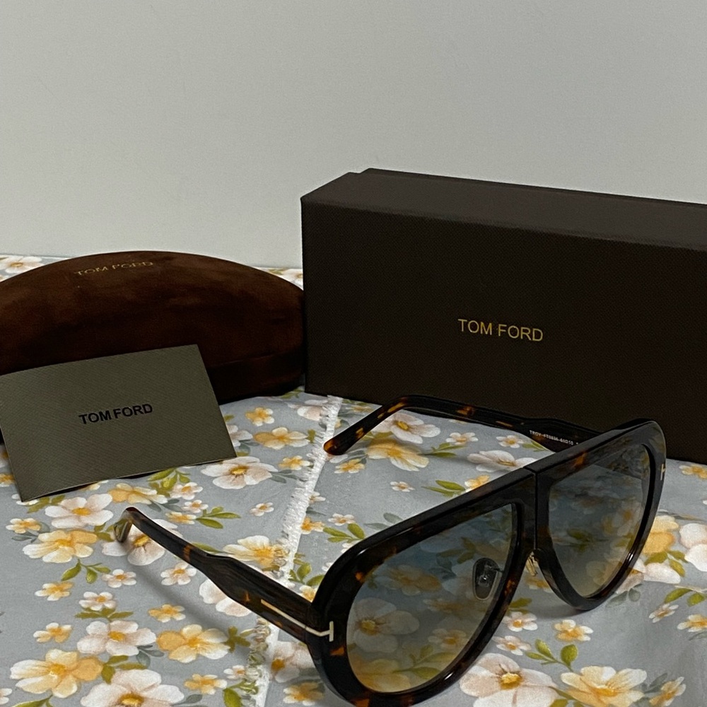 Tom Blue and Yellow Lens
Sunglasses - Picture 5 of 9